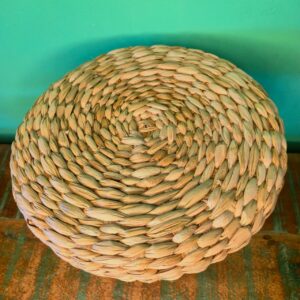 Mini Banco Decorativo no Ferro e Fibra de Taboa – M - Imagem 3