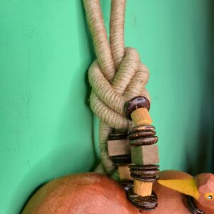 Colar com Pássaros em Madeira - Imagem 4