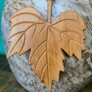 Colar Folha Vinho em Madeira - Imagem 5