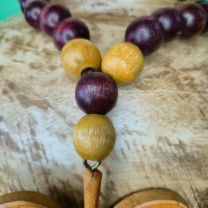 Colar Folha Vinho em Madeira - Imagem 3