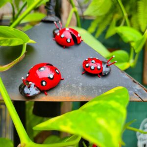 Joaninha em Ferro com imã - PP - Imagem 5