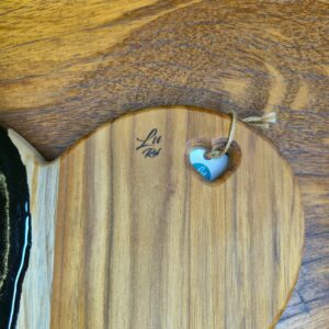 Tábua Coração em Madeira com Resina - Preto Marmorizado - Imagem 3