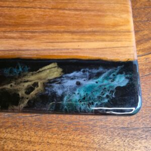 Tábua G em Madeira com Resina – Preto Marmorizado - Imagem 4