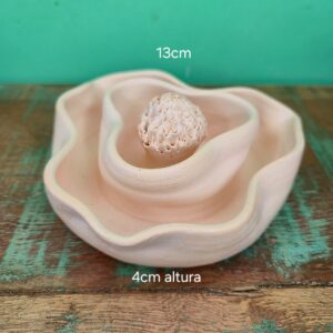 Flor de Cheiro G Bege na Cerâmica - Juliana Takayama - Imagem 3