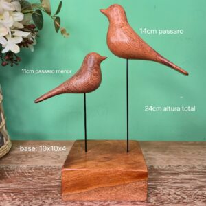 Dupla de Passarinhos com Base em Madeira - Imagem 3