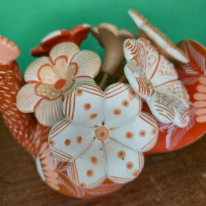 Galinha de Cerâmica com Flores - Marrom P - Imagem 3