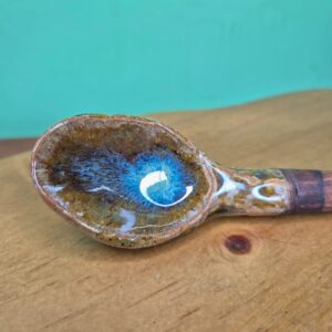 Colher em Cerâmica e Madeira Cor Verde e Azul - Juliana Takayama - Imagem 3