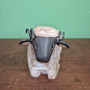 Carneiro Sentado - Imagem 3