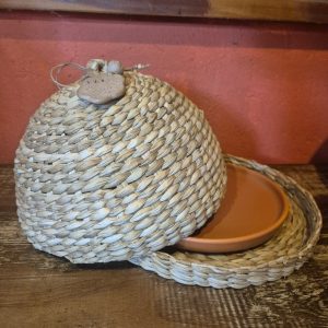 Cobre-Bolo Artesanal em Palha com Prato – 26 cm