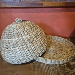 Cobre-Bolo Artesanal em Palha com Prato – 26 cm - Imagem 2